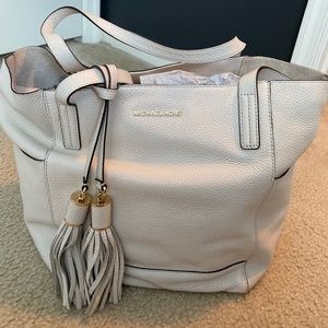 Michael Kors Ashbury Bag in Ecru